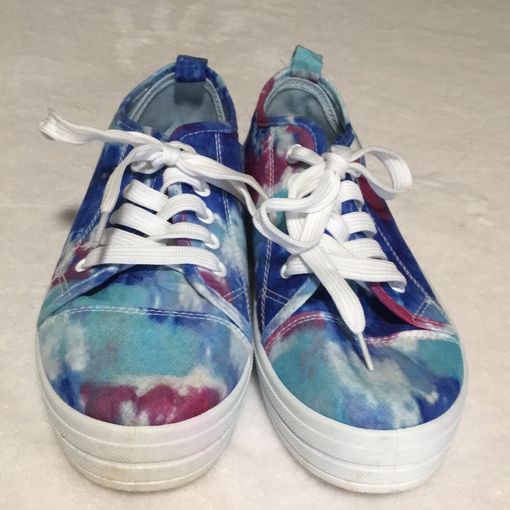 Sole Mates woman’s blue & pink tie dye tennis sneakers with white laces size 7/8